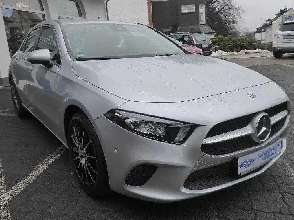 Gebraucht Mercedes A220 190 PS (139 kW) 2019 Iridiumsilber  metalliclack (metallic) Limousine