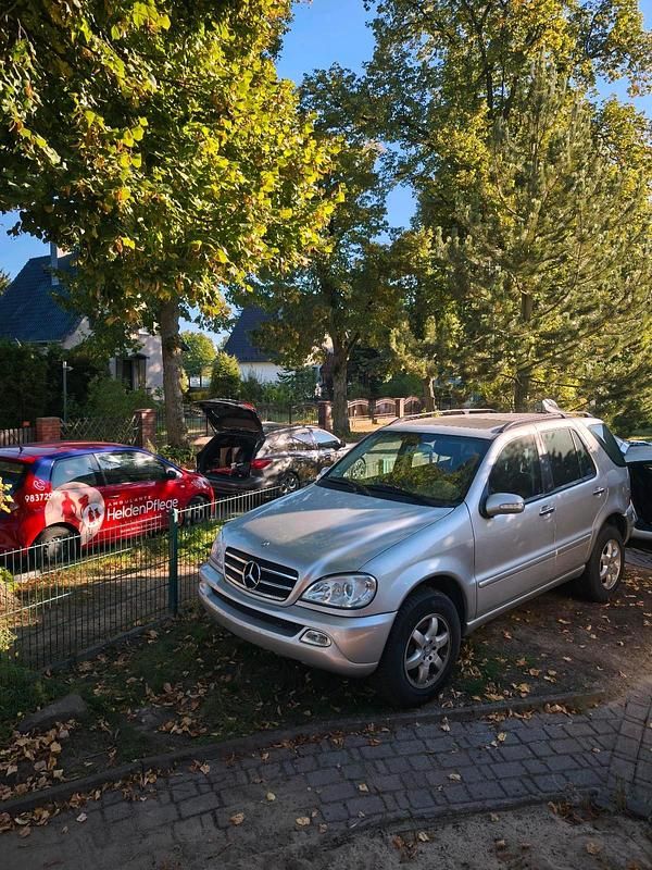 Silber Gebraucht 2001 Mercedes ML500 SUV | 5.999 € - Bild 1/4