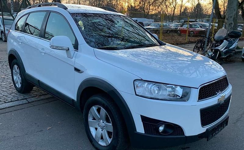 Schneeweiss/summitwhite/arctic Gebraucht 2012 Chevrolet Captiva LT SUV | 5.990 € (Fairer Preis) - Bild 1/4