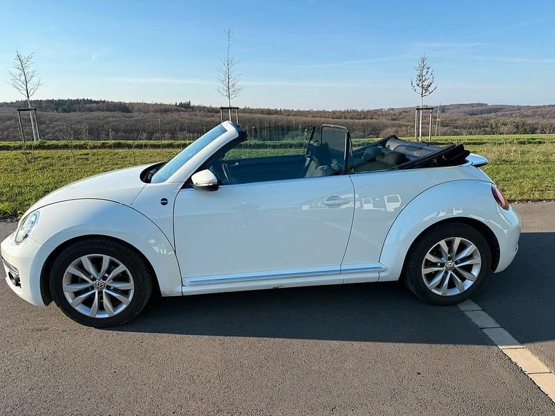 Gebraucht VW Beetle Sound 105 PS (77 kW) 2018 Weiß Kleinwagen