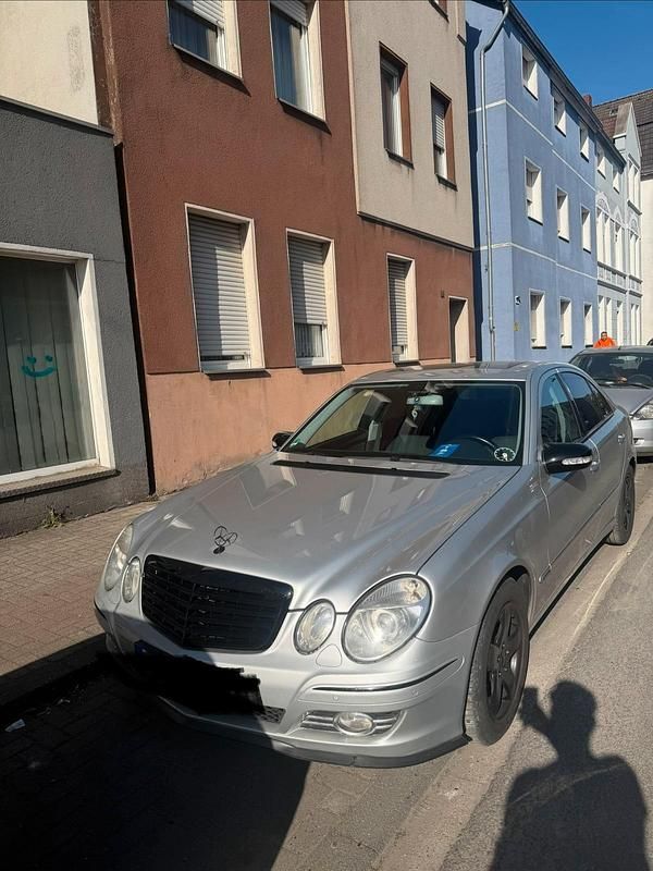 Gebraucht Mercedes E220 150 PS (110 kW) 2005 Silber Limousine