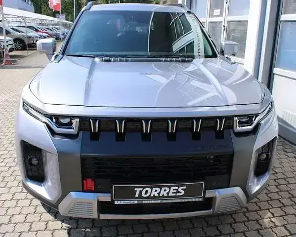 Gebraucht KGM Torres 163 PS (119 kW) 2024 Platinum grey SUV