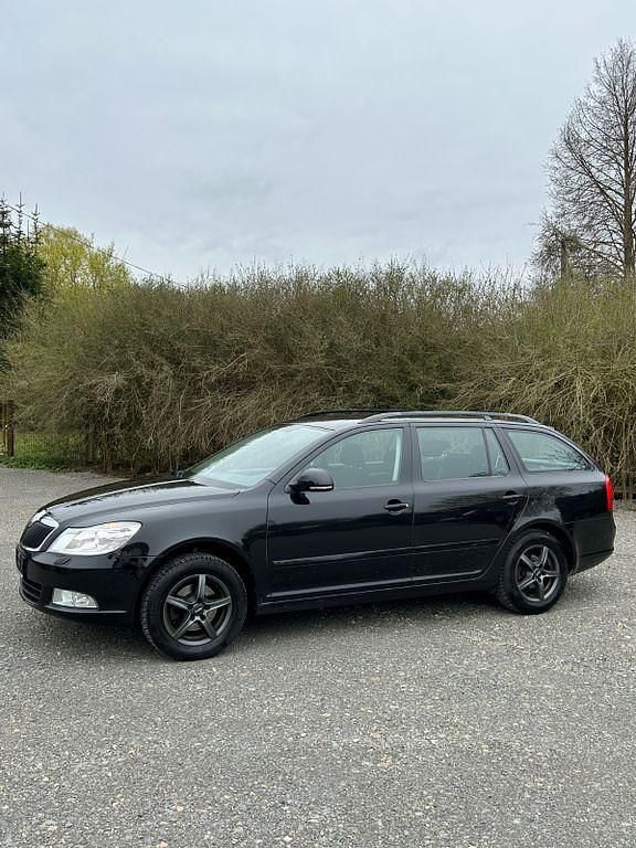 Gebraucht Skoda Octavia Ambiente 122 PS (89 kW) 2009 Schwarz Kombi