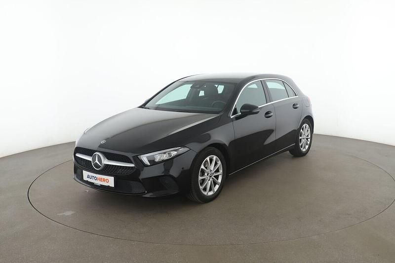 Schwarz Gebraucht 2020 Mercedes A200 Limousine | 23.980 € (Fairer Preis) - Bild 1/3