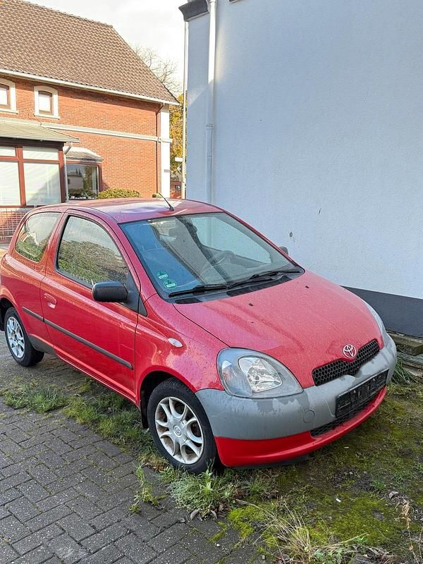 Rot Gebraucht 1999 Toyota Yaris Kleinwagen | 750 € (Fairer Preis) - Bild 1/4