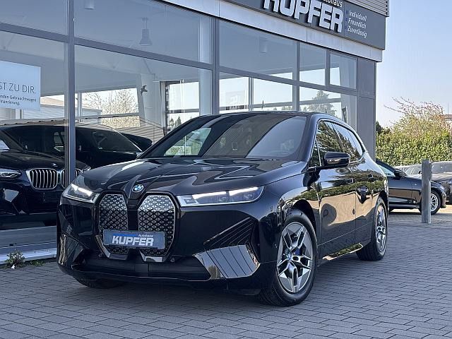Saphirschwarz Gebraucht 2023 BMW iX Sport Line SUV | 69.900 € (Guter Preis) - Bild 1/4