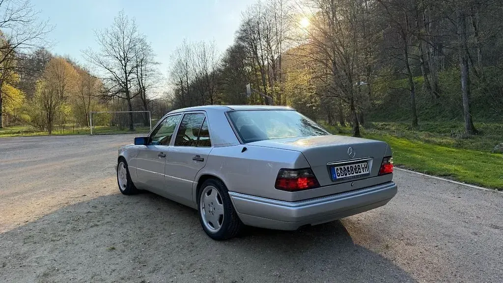 Gebraucht Mercedes E320 220 PS (161 kW) 1993 Silber Limousine