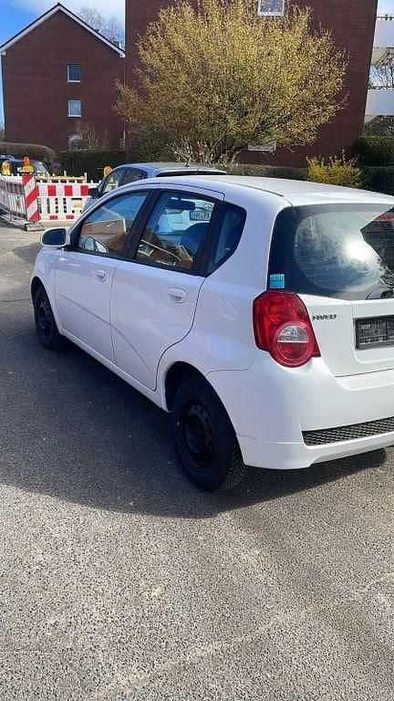 Gebraucht Chevrolet Aveo 84 PS (61 kW) 2010 Weiß Limousine