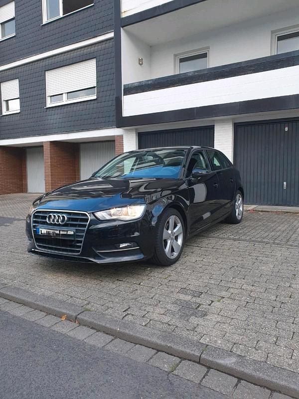 Schwarz Gebraucht 2015 Audi A3 Sportback Limousine | 8.600 € (Superpreis) - Bild 1/4