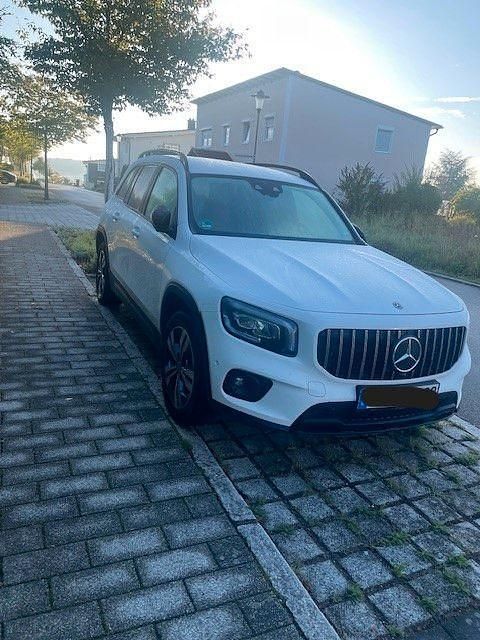 Weiß Gebraucht 2021 Mercedes GLB200 SUV | 25.600 € (Superpreis) - Bild 1/4
