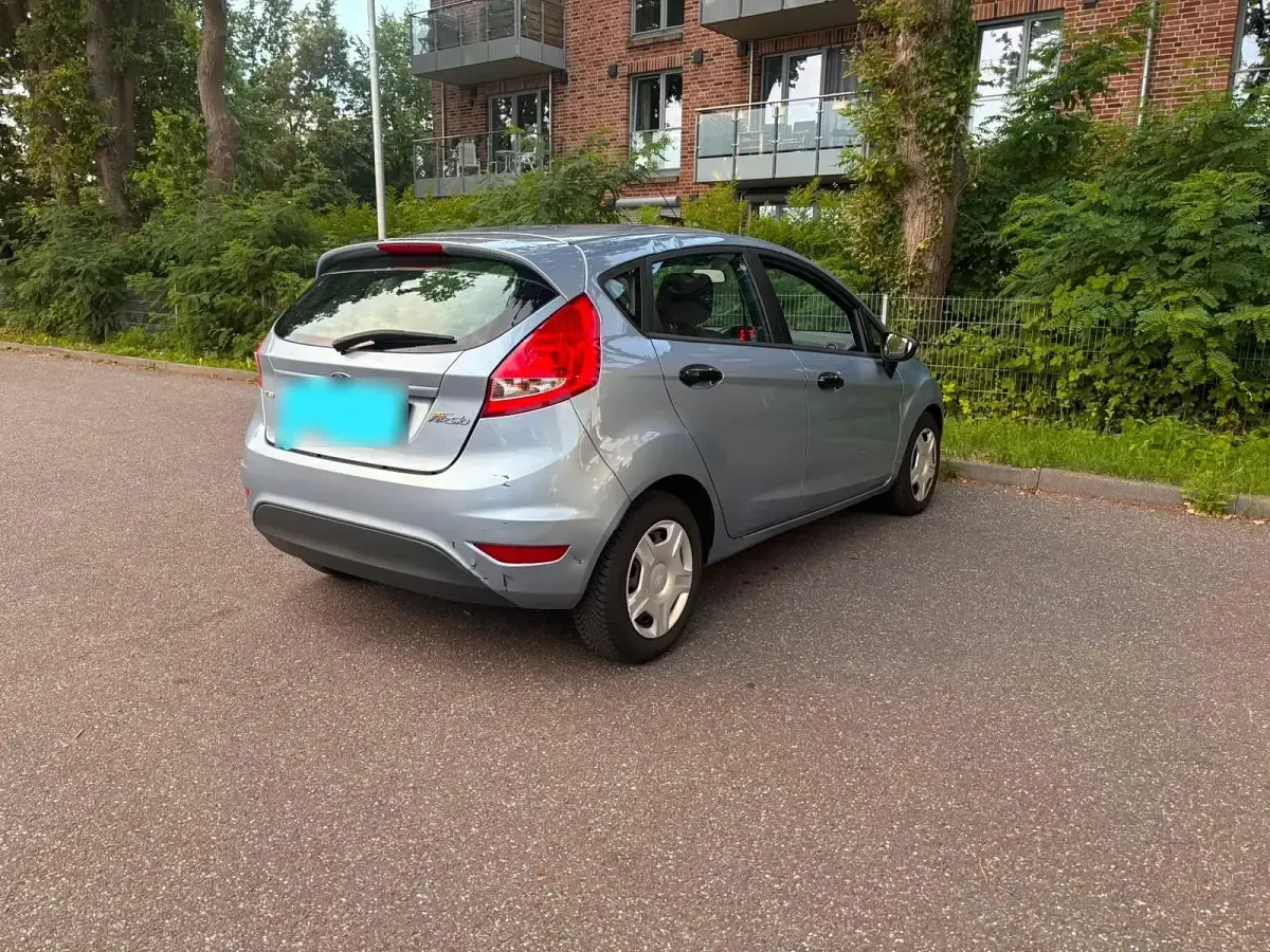 Gebraucht Ford Fiesta 95 PS (69 kW) 2011 Blau Kleinwagen