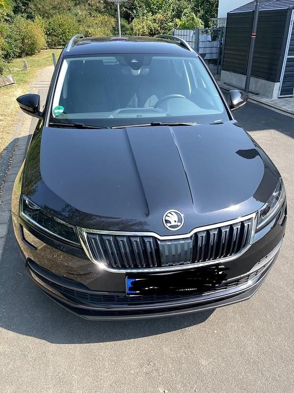 Schwarz Gebraucht 2021 Skoda Karoq Clever SUV | 25.499 € (Guter Preis) - Bild 1/4