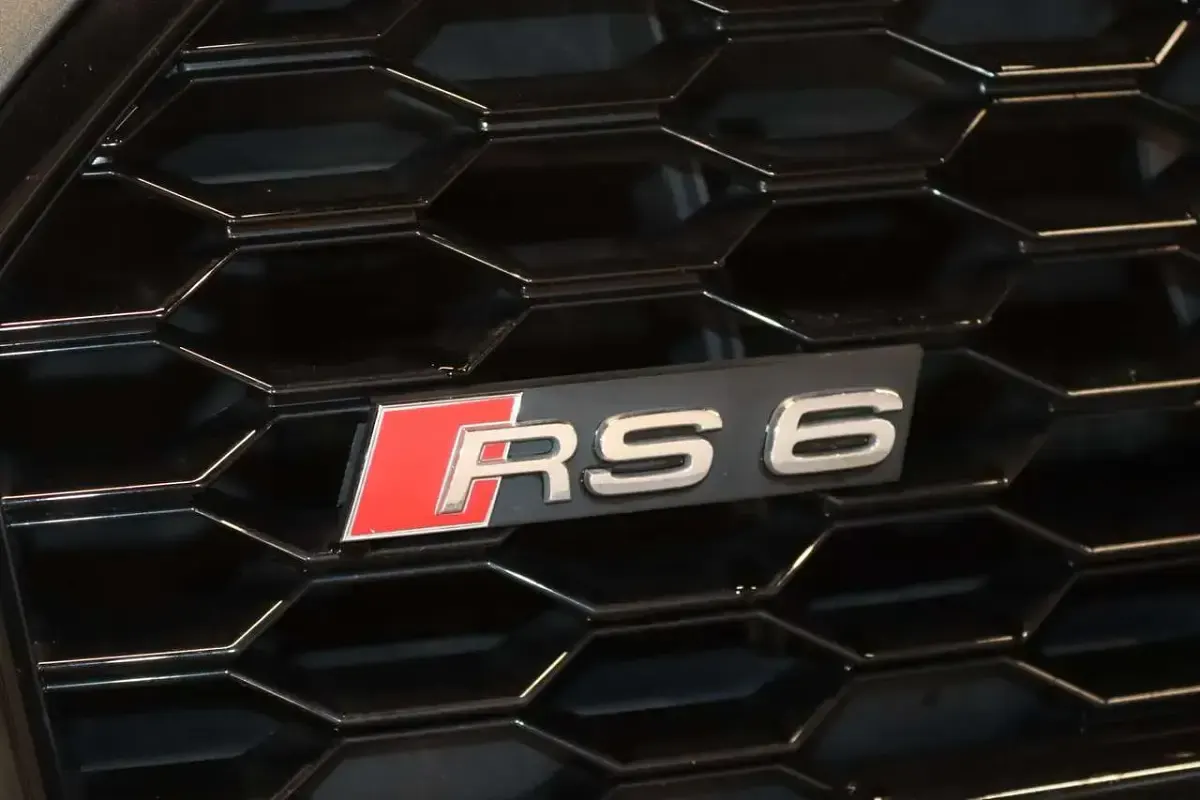 Gebraucht Audi RS6 Performance 605 PS (444 kW) 2017 Daytonagrau matteffekt Kombi