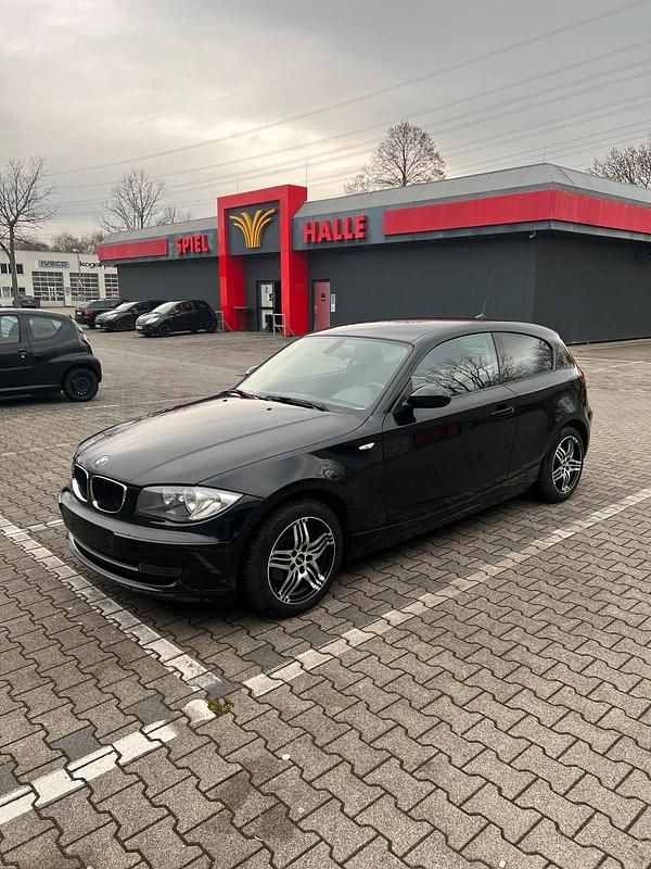 Gebraucht BMW 116 122 PS (89 kW) 2007 Schwarz Kleinwagen