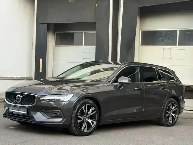 Gebraucht Volvo V60 Core 197 PS (144 kW) 2023 Grau Kombi