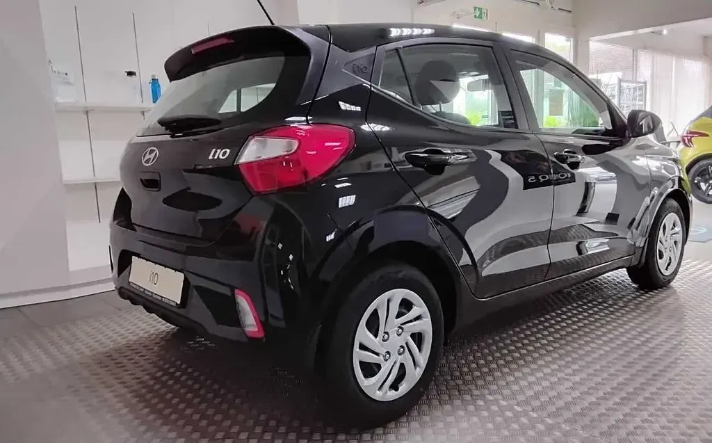 Neu Hyundai i10 63 PS (46 kW) 2025 Grau Kleinwagen