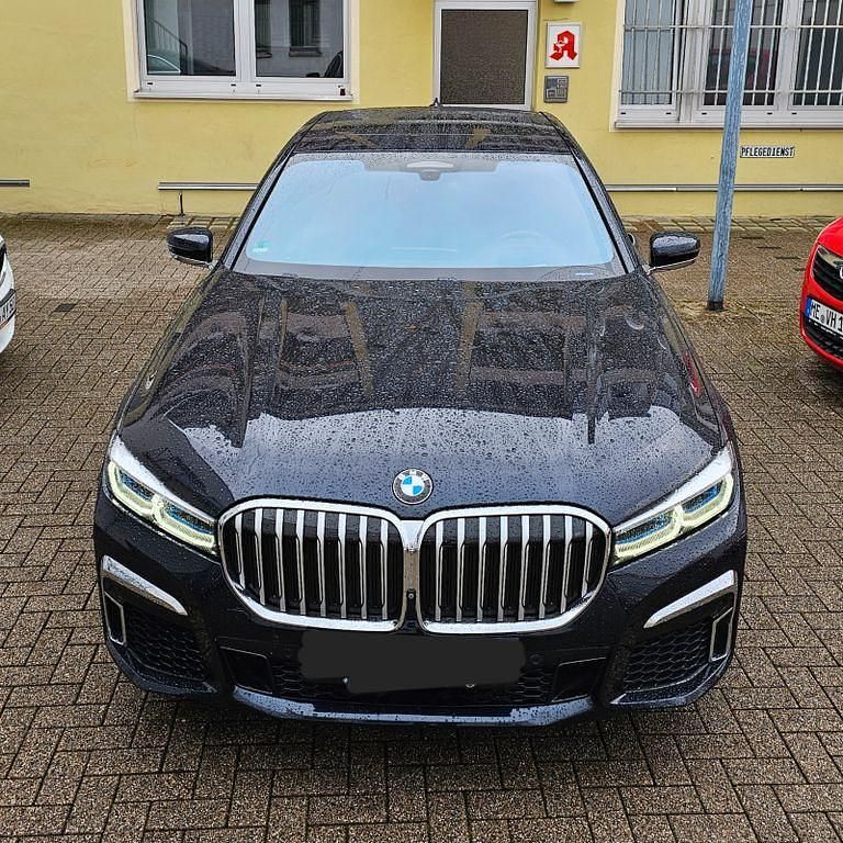 Schwarz Gebraucht 2019 BMW 740 Performance Limousine | 53.200 € (Teuer) - Bild 1/4