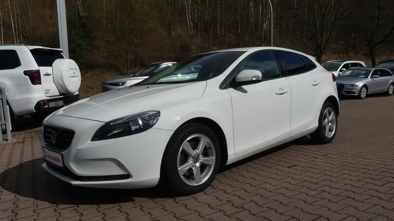 Weiß Gebraucht 2015 Volvo V40 Kombi | 10.990 € (Fairer Preis) - Bild 1/4