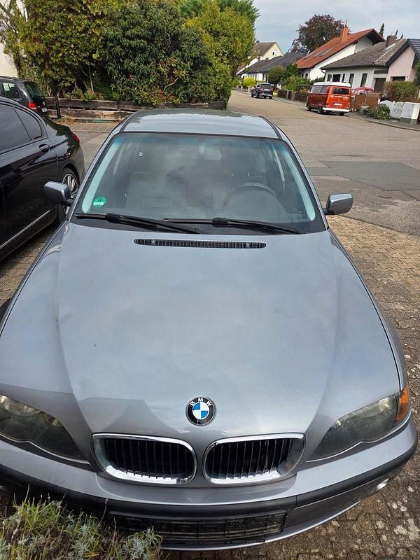 Silber Gebraucht 2004 BMW 318 Limousine | 2.400 € (Guter Preis) - Bild 1/4