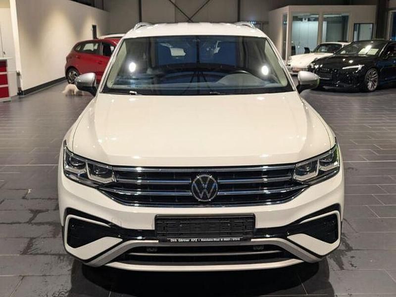 Gebraucht VW Tiguan Allspace Elegance 200 PS (147 kW) 2023 Weiß SUV