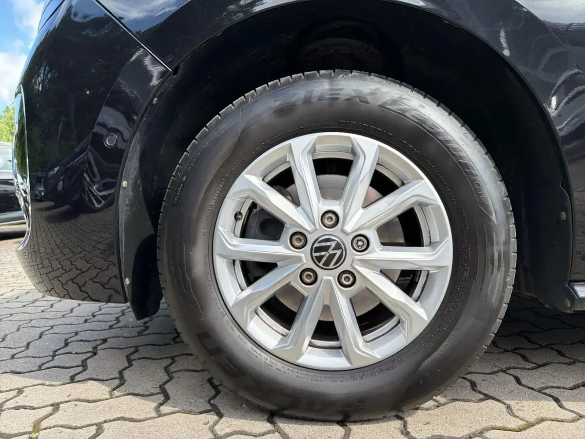 Gebraucht VW Multivan Life 150 PS (110 kW) 2023 Deep black perleffekt Van / Kleinbus