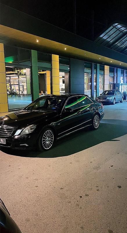 Schwarz Gebraucht 2009 Mercedes E220 Limousine | 10.800 € (Etwas zu teuer) - Bild 1/4