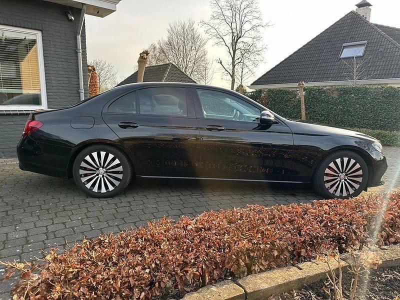 Gebraucht Mercedes E350 211 PS (155 kW) 2016 Schwarz Limousine