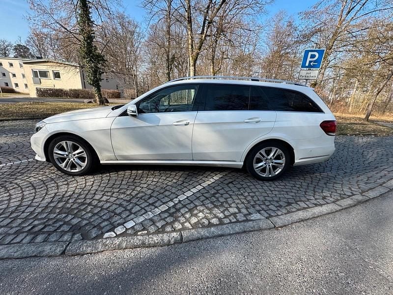 Gebraucht Mercedes E220 Avantgarde 170 PS (125 kW) 2014 Weiß Kombi