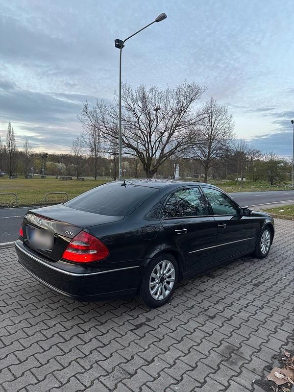 Gebraucht Mercedes E220 150 PS (110 kW) 2004 Schwarz Limousine