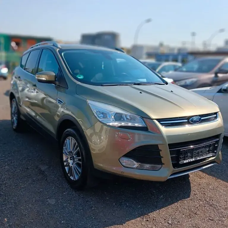 Gebraucht Ford Kuga Titanium 140 PS (102 kW) 2013 Grün SUV