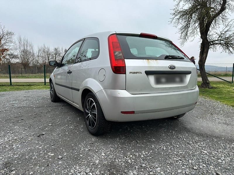 Gebraucht Ford Fiesta 100 PS (73 kW) 2003 Silber Kleinwagen