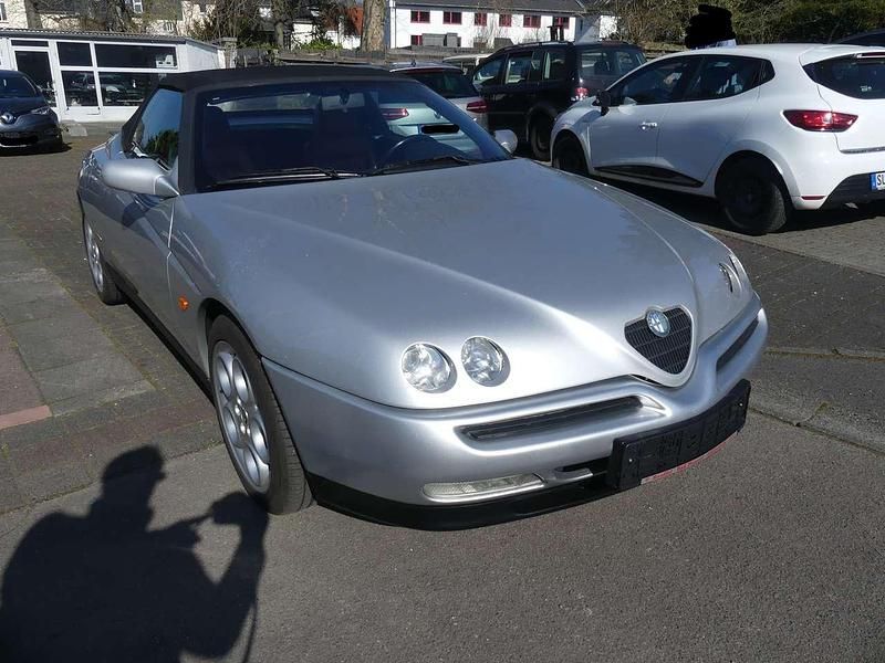Silber Gebraucht 1999 Alfa Romeo Spider Cabrio | 8.800 € (Teuer) - Bild 1/4