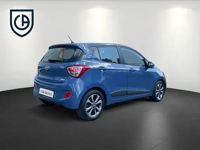 Gebraucht Hyundai i10 YES! Silver 87 PS (63 kW) 2015 Blau Kleinwagen