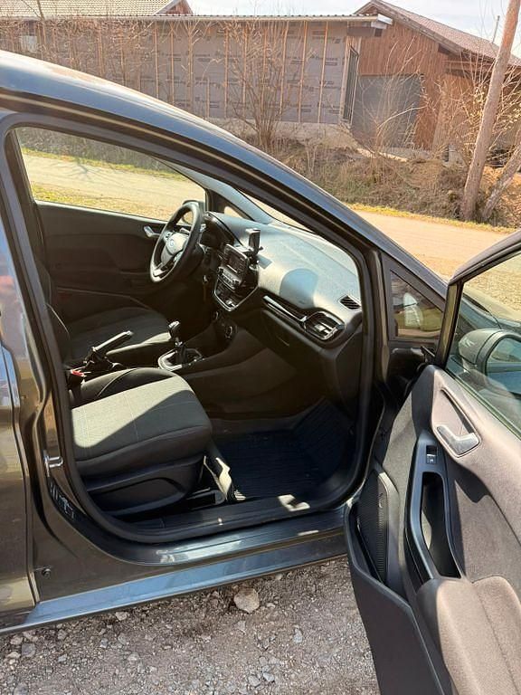 Gebraucht Ford Fiesta Trend 101 PS (74 kW) 2019 Grau Kleinwagen