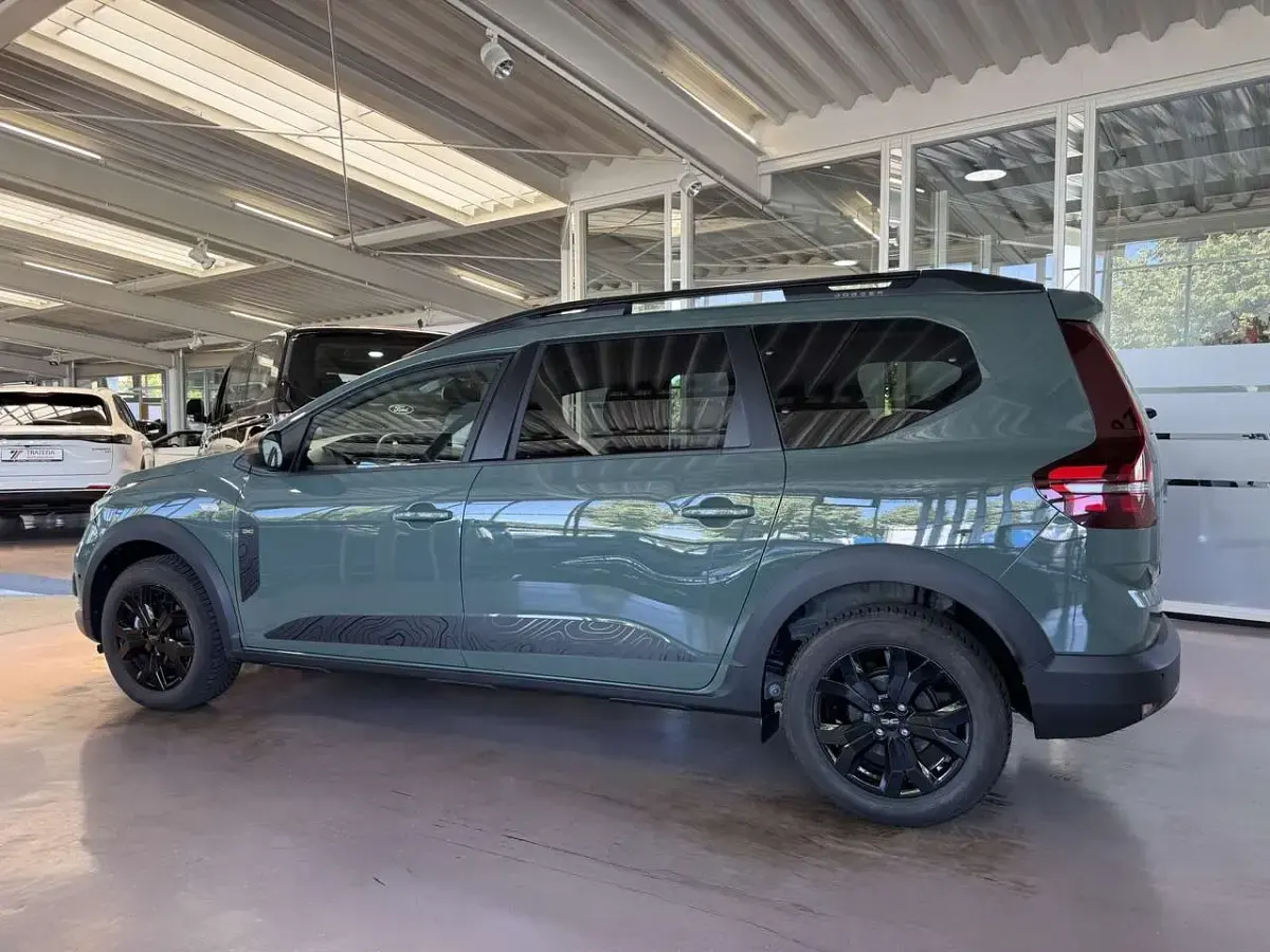 Gebraucht Dacia Jogger Extreme 141 PS (103 kW) 2025 Safarigrãœngrau Van / Kleinbus