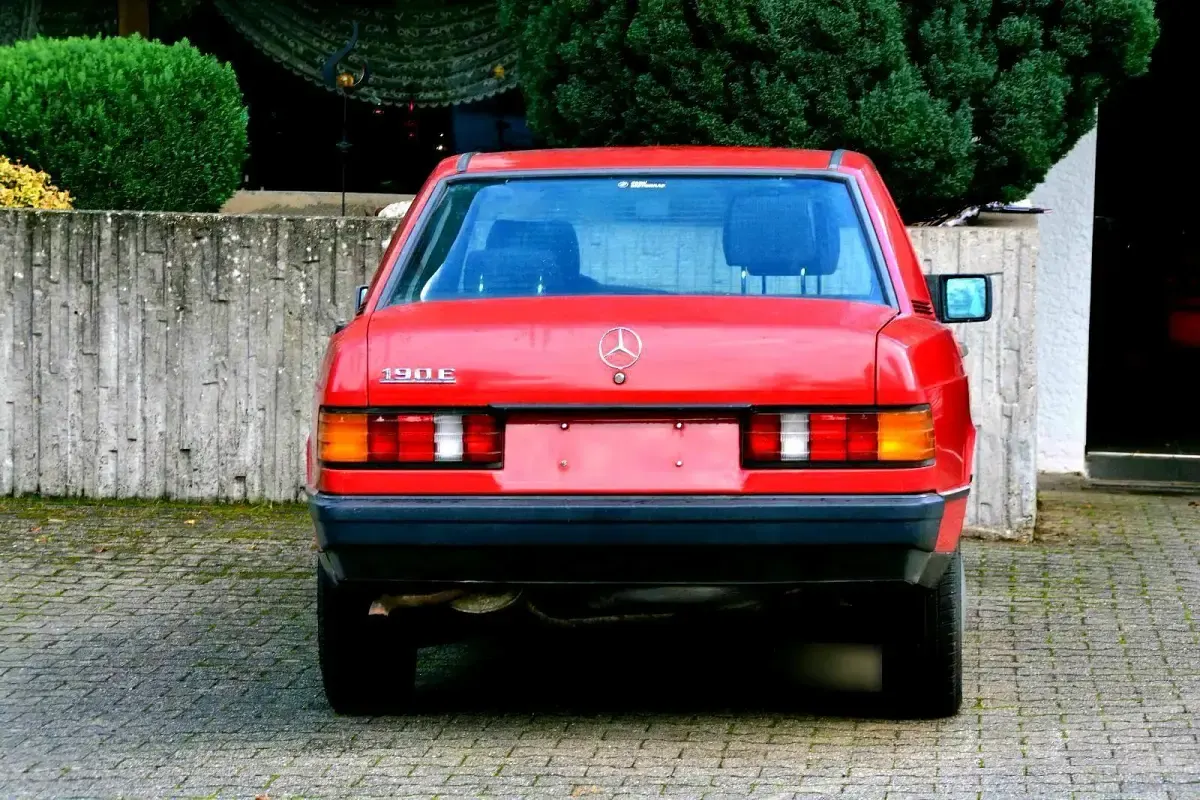 Gebraucht Mercedes 190 118 PS (86 kW) 1988 Rot Limousine