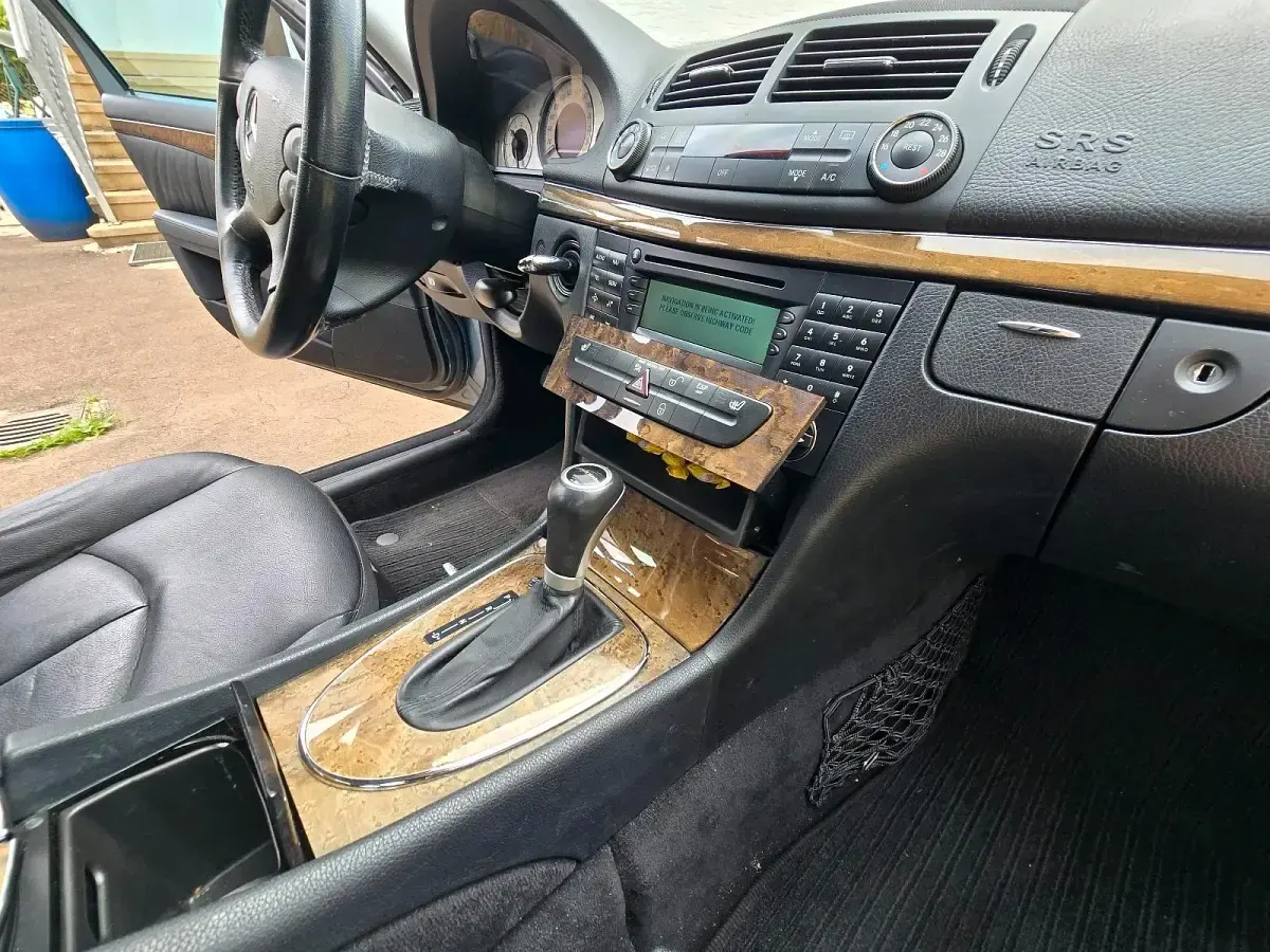 Gebraucht Mercedes E320 Avantgarde 224 PS (164 kW) 2006 Grau Kombi