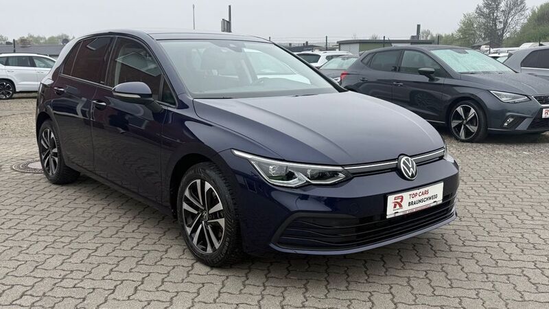 Blau Gebraucht 2021 VW Golf VIII United Limousine | 19.600 € (Guter Preis) - Bild 1/4