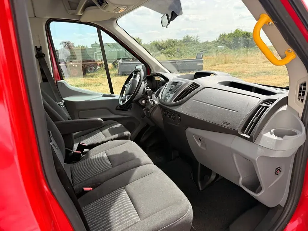 Gebraucht Ford Transit Trend 105 PS (77 kW) 2017 Rot Van