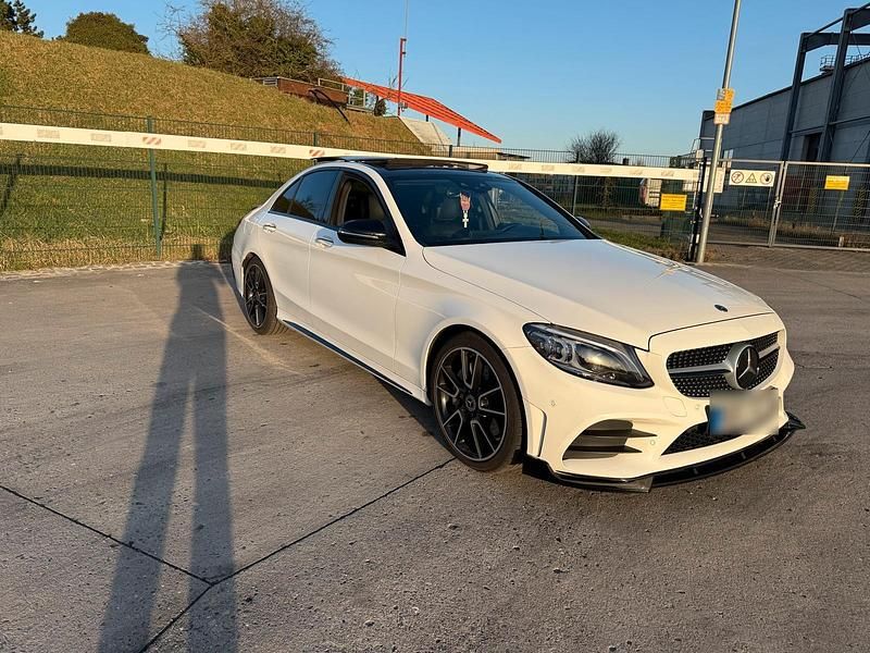 Gebraucht Mercedes C400 333 PS (244 kW) 2019 Weiß Limousine