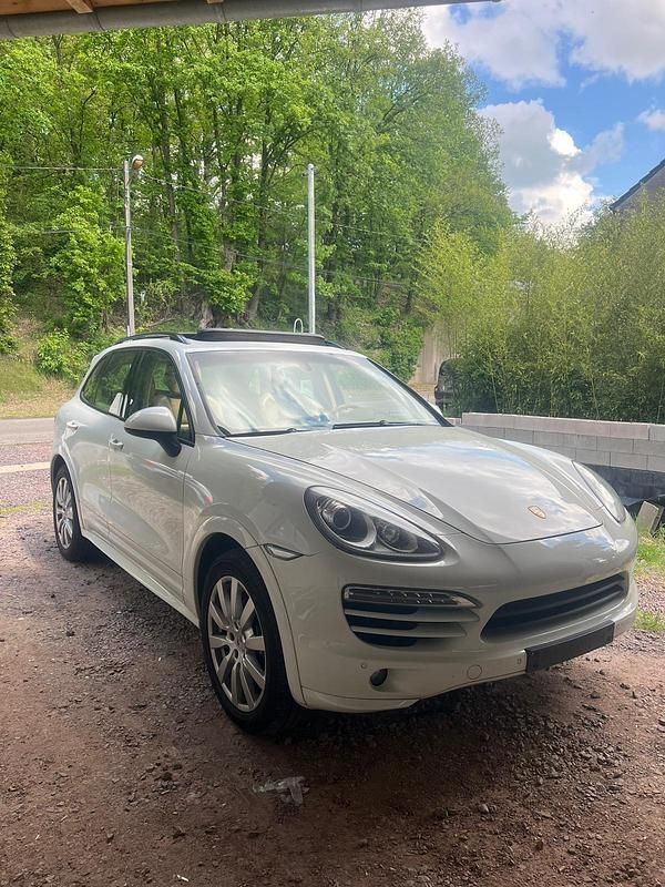 Weiß Gebraucht 2012 Porsche Cayenne SUV | 18.900 € (Fairer Preis) - Bild 1/4