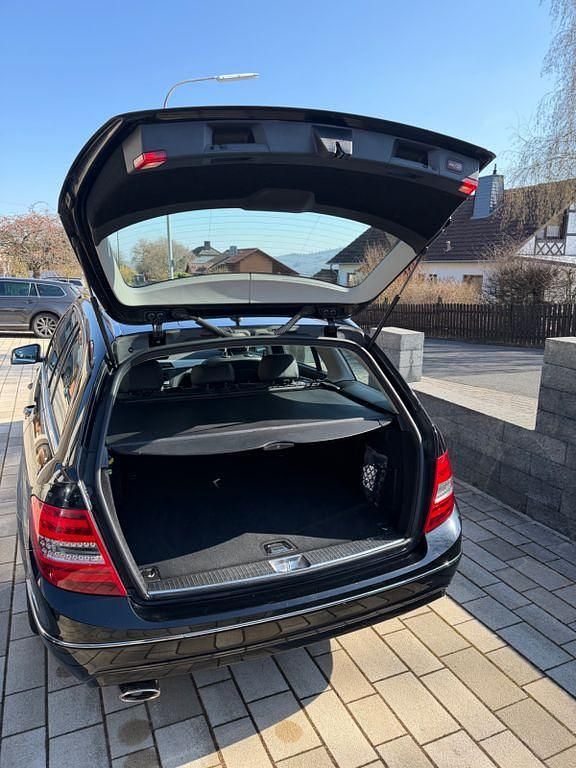 Gebraucht Mercedes C250 204 PS (150 kW) 2011 Schwarz Limousine