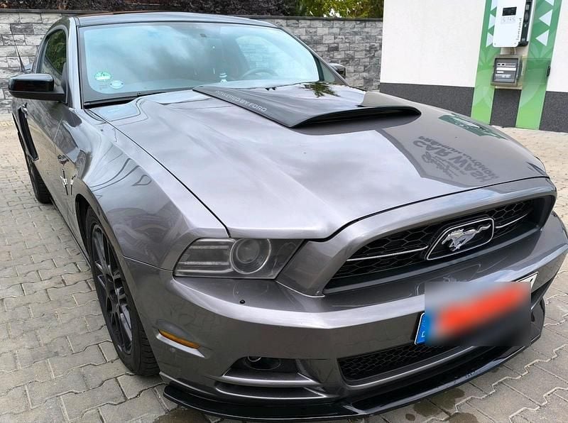 Grau Gebraucht 2013 Ford Mustang Coupé | 21.000 € - Bild 1/4