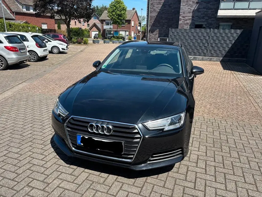 Gebraucht Audi A4 Basis 150 PS (110 kW) 2019 Schwarz Kombi