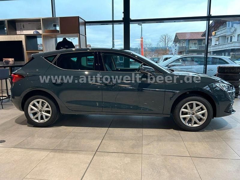 Neu Seat Leon 116 PS (85 kW) 2025 Blau Limousine