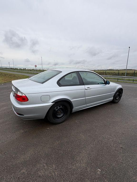 Silber Gebraucht 2005 BMW 318 Coupé | 4.800 € (Fairer Preis) - Bild 1/4
