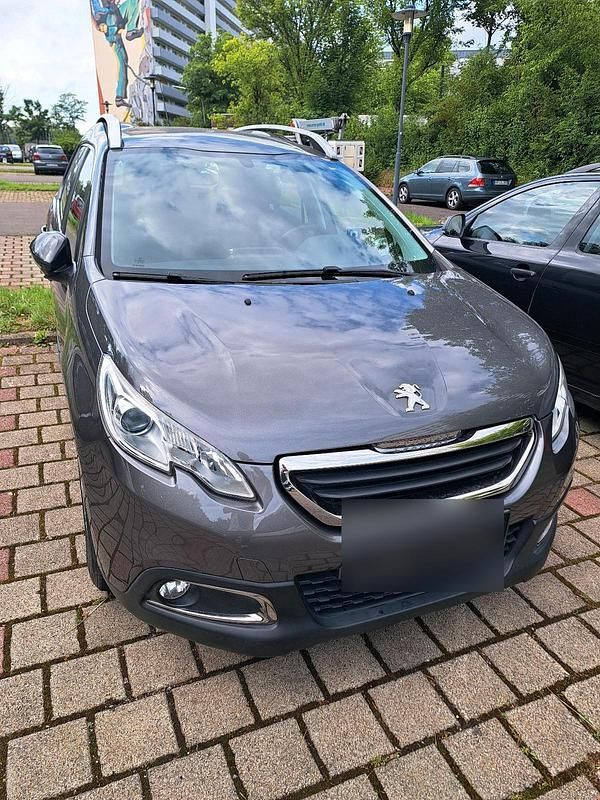 Grau Gebraucht 2013 Peugeot 2008 SUV | 4.950 € (Guter Preis) - Bild 1/4