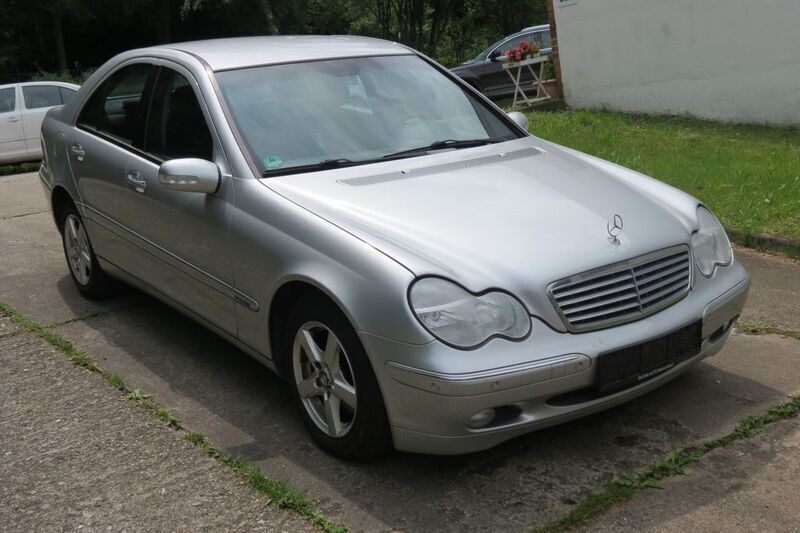 Silber Gebraucht 2001 Mercedes C180 Avantgarde Limousine | 2.999 € (Fairer Preis) - Bild 1/4