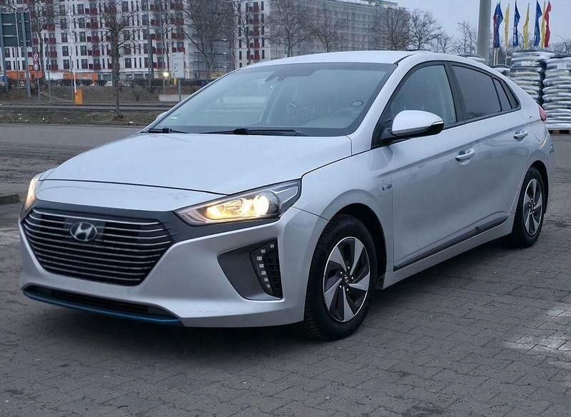 Gebraucht Hyundai Ioniq Trend 141 PS (103 kW) 2017 Silber Kleinwagen