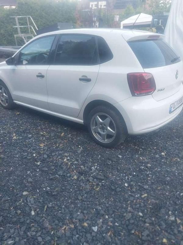 Second-hand VW Polo Comfortline 105 CP (77 kW) 2011 Alb Berlinǎ